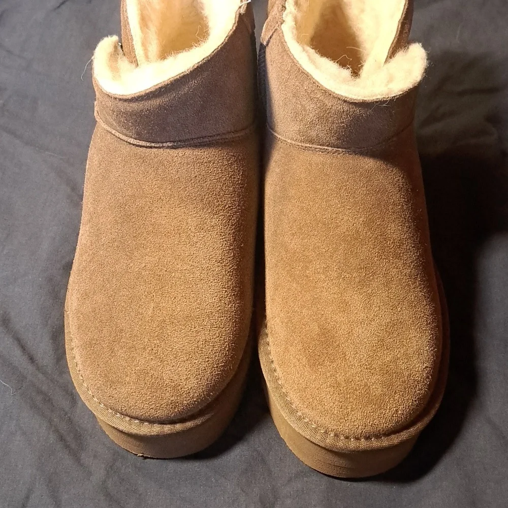NWOT Bearpaw Women's Toni Zip Side Brown Platform Size 9 Boot